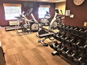 A gym with treadmills, elliptical machines, and a rack of dumbbells. - Holiday Inn Express Defuniak Springs by IHG (De Funiak Springs)