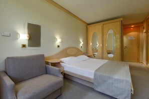 Economy Room | Blackout drapes, free WiFi, bed sheets - Hotel Istra Plava Laguna (Porec)