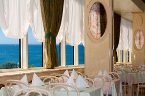 Breakfast and dinner served - Hotel Istra Plava Laguna (Porec)