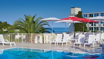 Seasonal outdoor pool, pool umbrellas, sun loungers