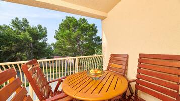 Classic apartment for 4 + 1 person | Vue depuis le balcon