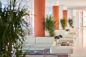 Lobby sitting area - Hotel Albatros Plava Laguna (Porec)