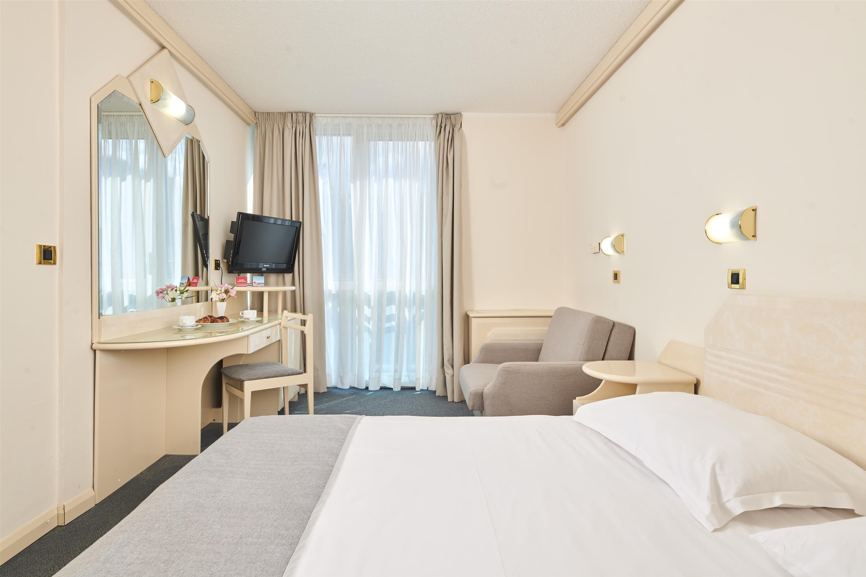 economy room | free cots/infant beds, free wifi, bed sheets