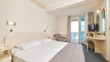 Classic room with balcony, Sea side | Vistas desde la habitación