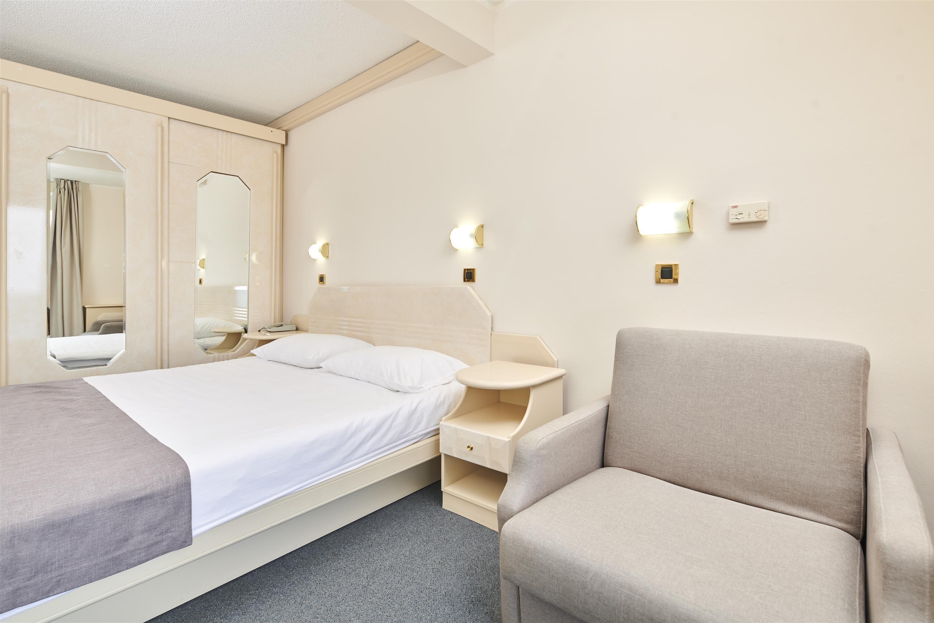 free cots/infant beds, free wifi, bed sheets