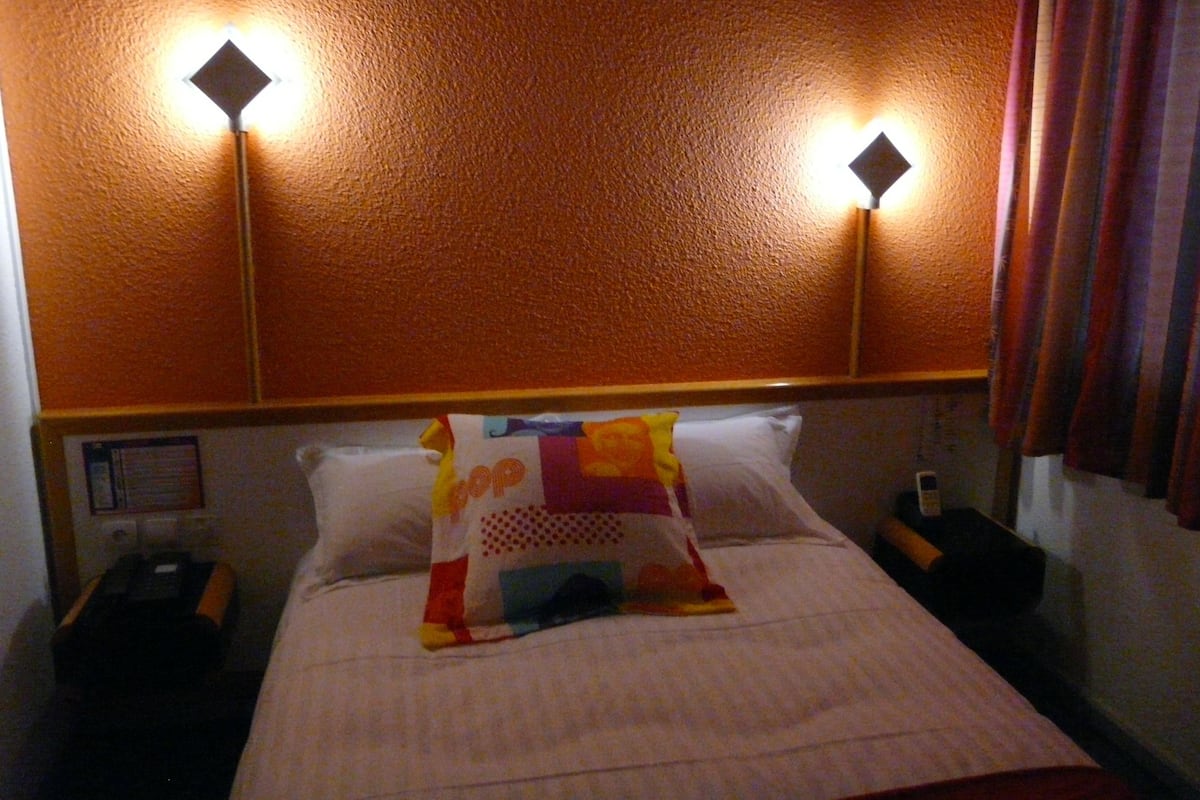Premium bedding, individually decorated, individually furnished, desk
