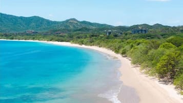 Beach nearby, white sand, beach shuttle, beach towels