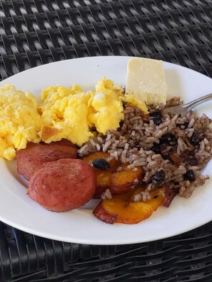 Free daily full breakfast 