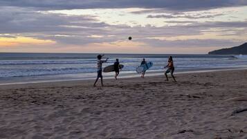 Beach nearby, white sand, beach shuttle, beach towels