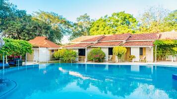 Outdoor pool, sun loungers