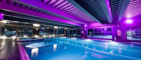 Indendørs pool