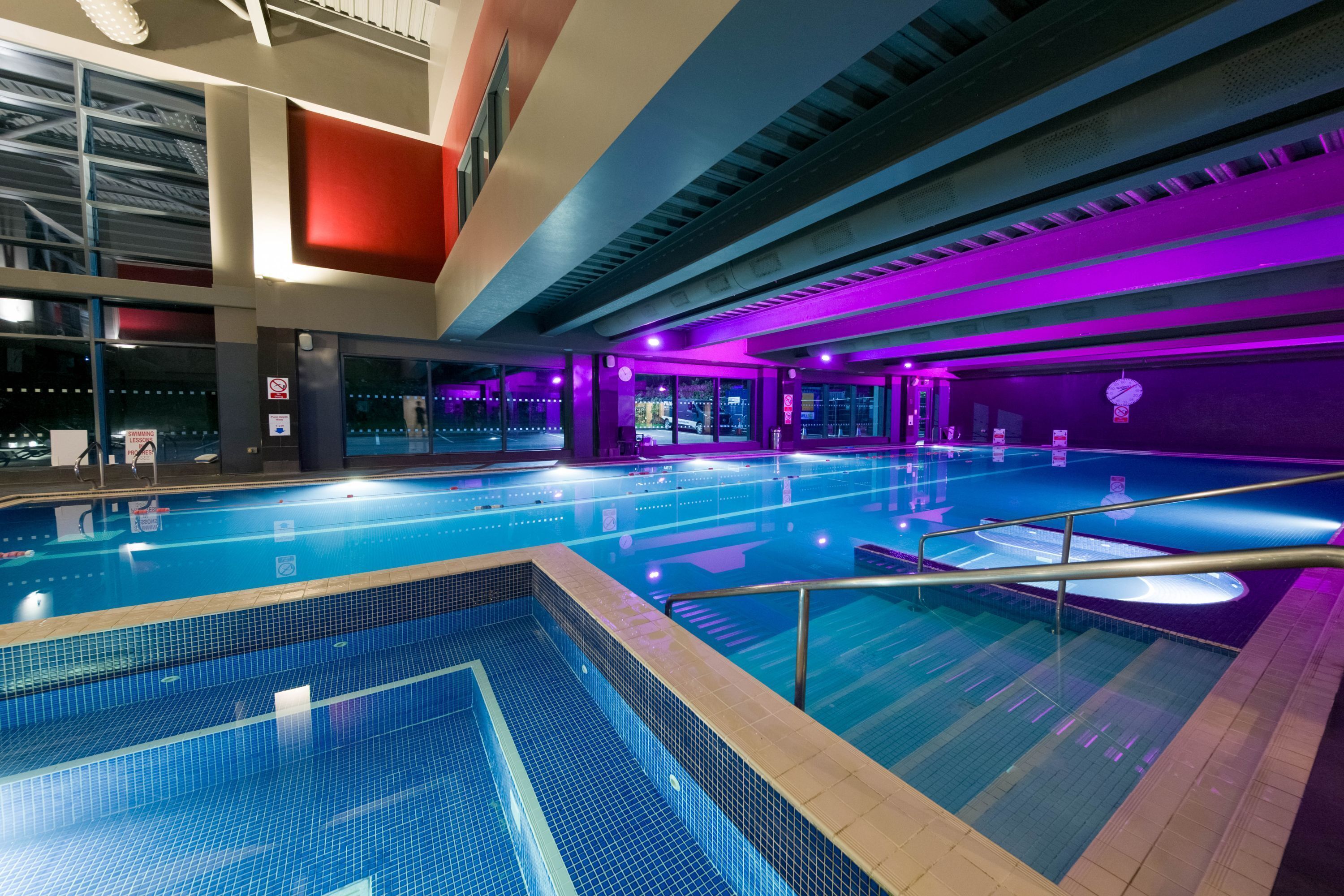 Una piscina techada