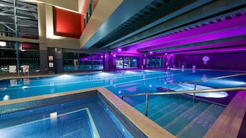 Una piscina techada