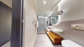 Family Studio | Bathroom | Shower, free toiletries, hair dryer, towels