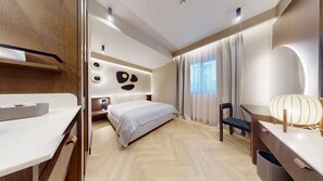 Classic Double Room | Minibar, in-room safe, desk, blackout curtains - Trianon Hotel (Bucharest)