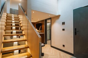 Suite monolocale Premium | Area soggiorno | TV 60 cm con canali via cavo