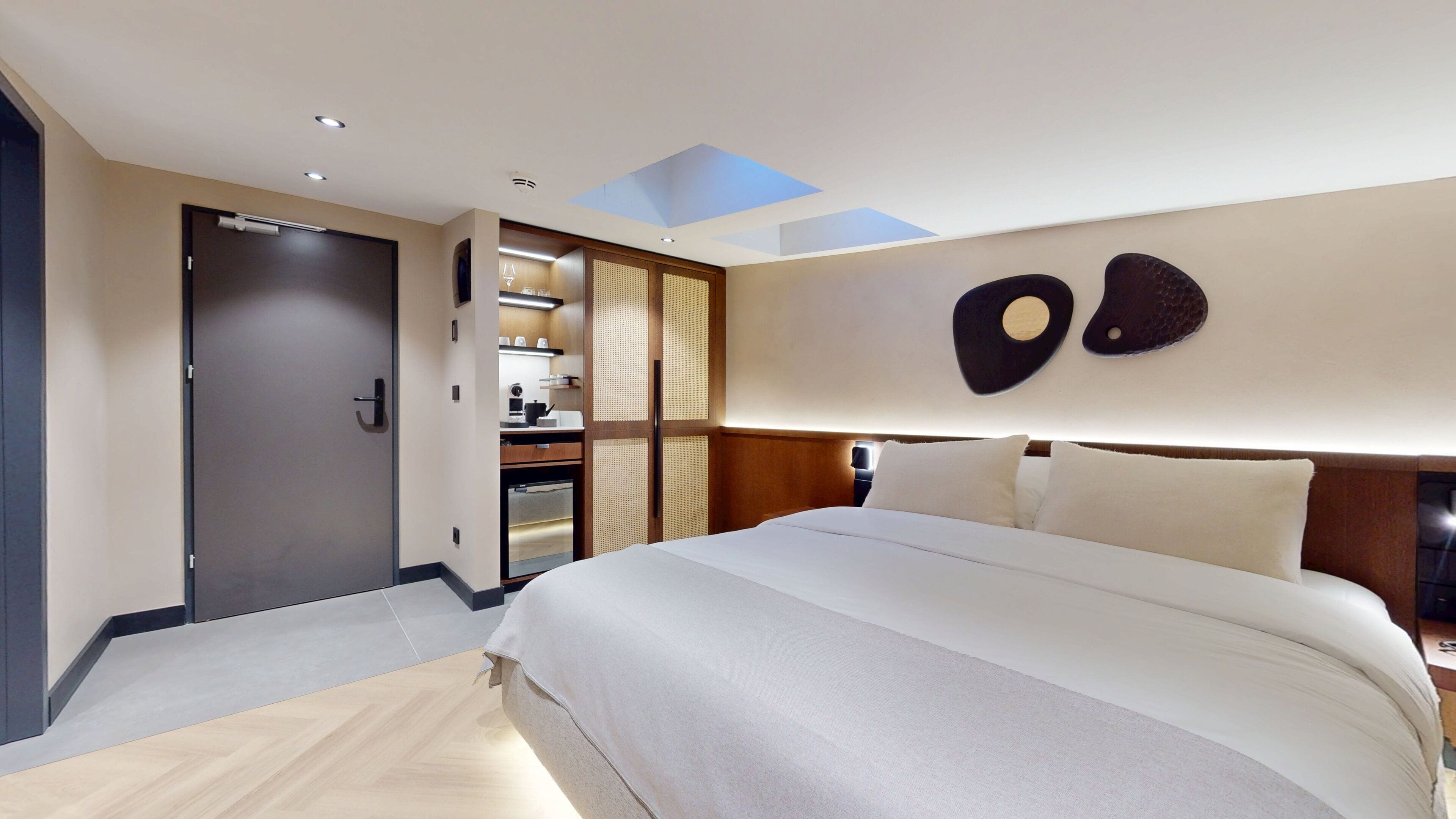 Minibar, in-room safe, desk, blackout curtains