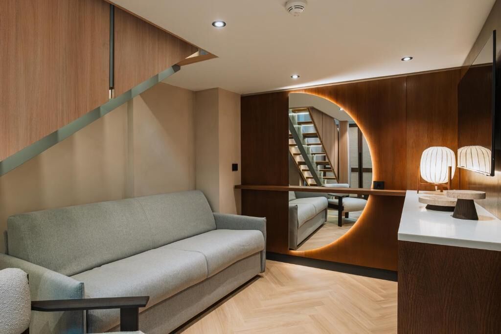 Premium Studio Suite | Living area | 60-cm TV with cable channels