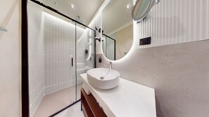 Superior Double Room | Bathroom