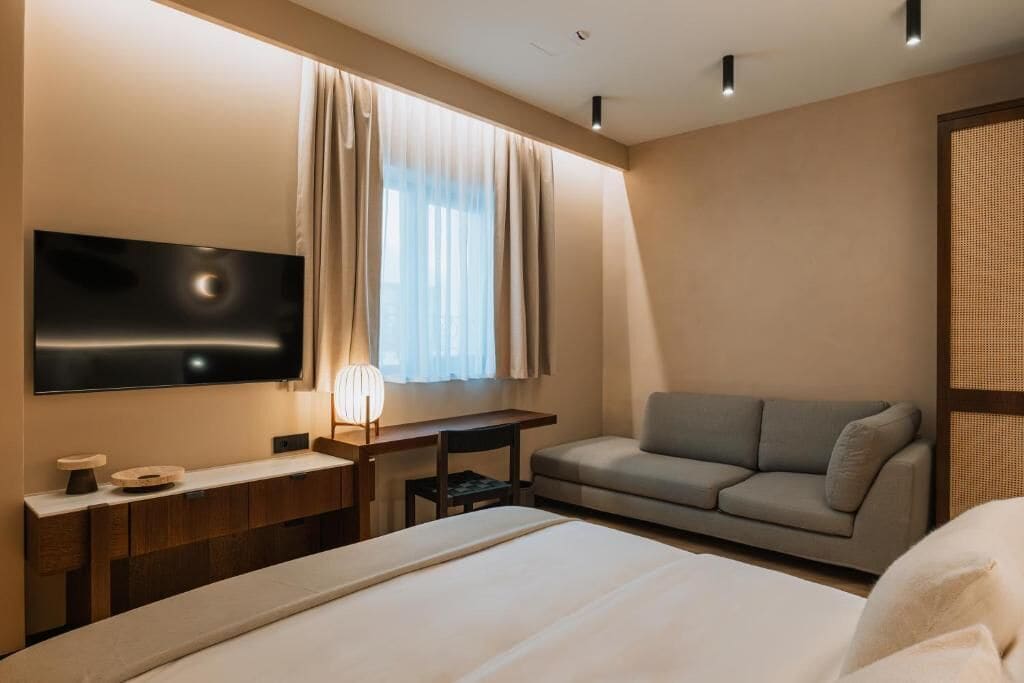 Superior Double Room | Minibar, in-room safe, desk, blackout drapes