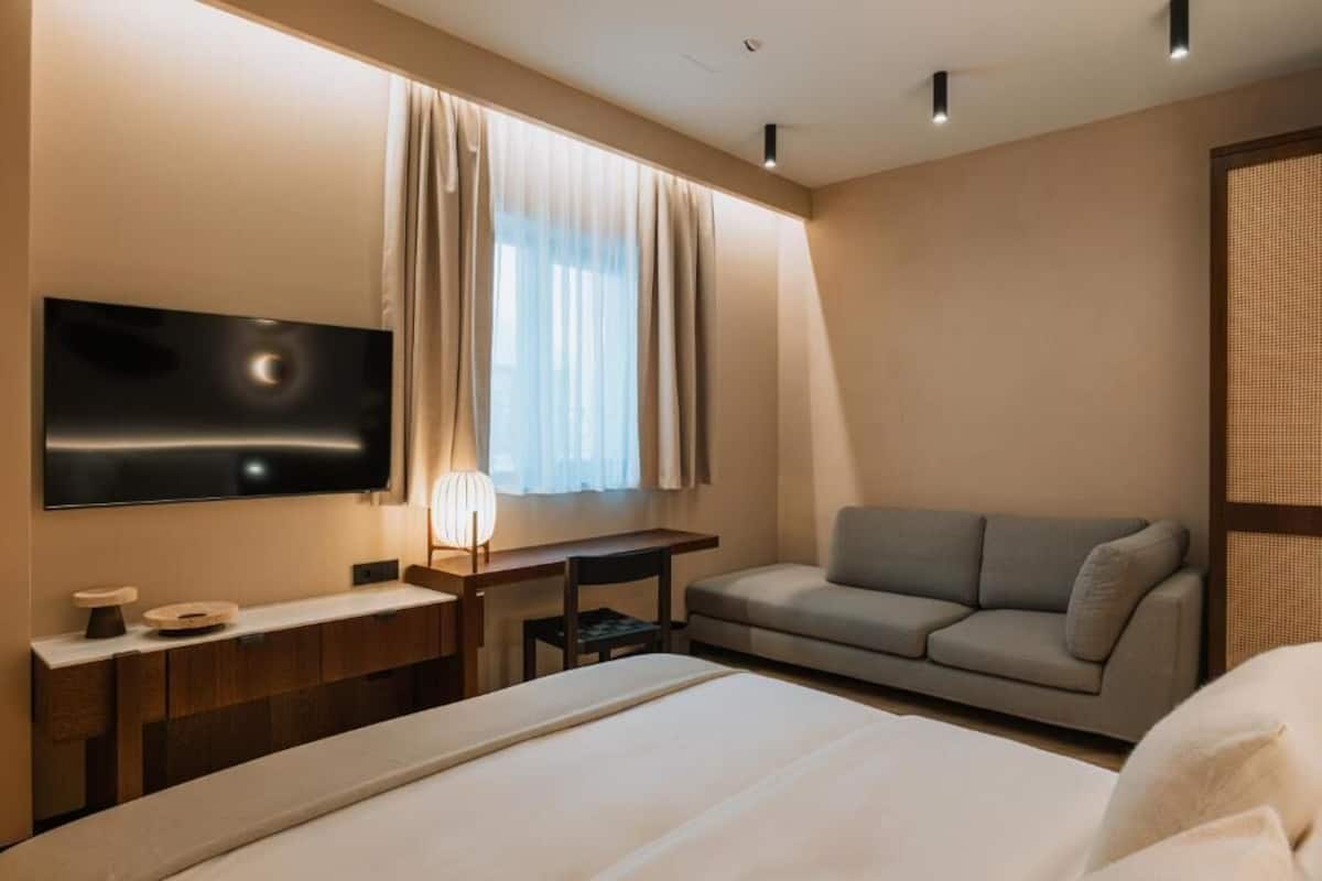 Superior Double Room | Minibar, in-room safe, desk, blackout drapes