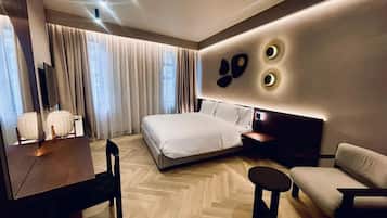 Estudio familiar | Minibar, caja de seguridad en la habitación y escritorio