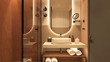 Combined shower/tub, free toiletries, hair dryer, towels