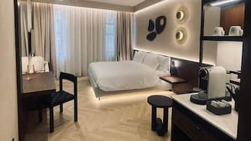 Estudio familiar | Minibar, caja de seguridad en la habitación y escritorio