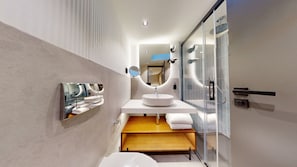 Douche, articles de toilette gratuits, sèche-cheveux