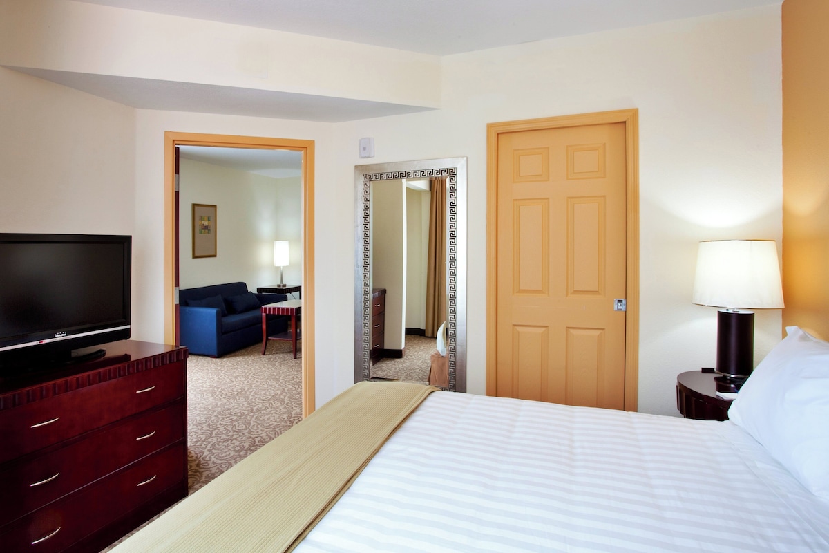 Suite, 1 King Bed with Sofa bed (Addl Living Area) | Iron/ironing board, cribs (free), bed sheets