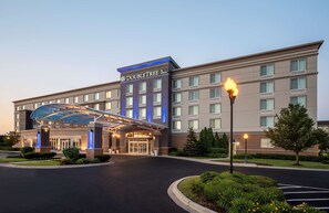 Exterior - DoubleTree by Hilton Chicago Midway Airport (Chicago)