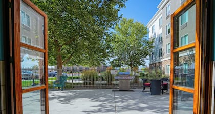 Holiday Inn Express & Suites Ontario by IHG