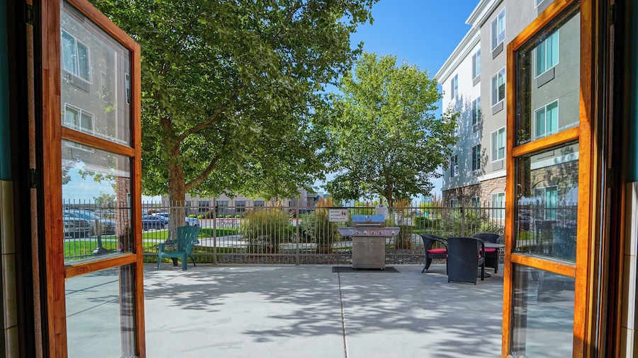 Holiday Inn Express & Suites Ontario by IHG