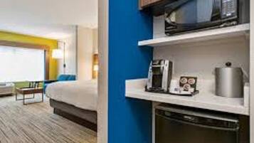 Svit - 1 kingsize-säng med bäddsoffa | Skrivbord, arbetsyta för laptop och strykjärn/strykbräda