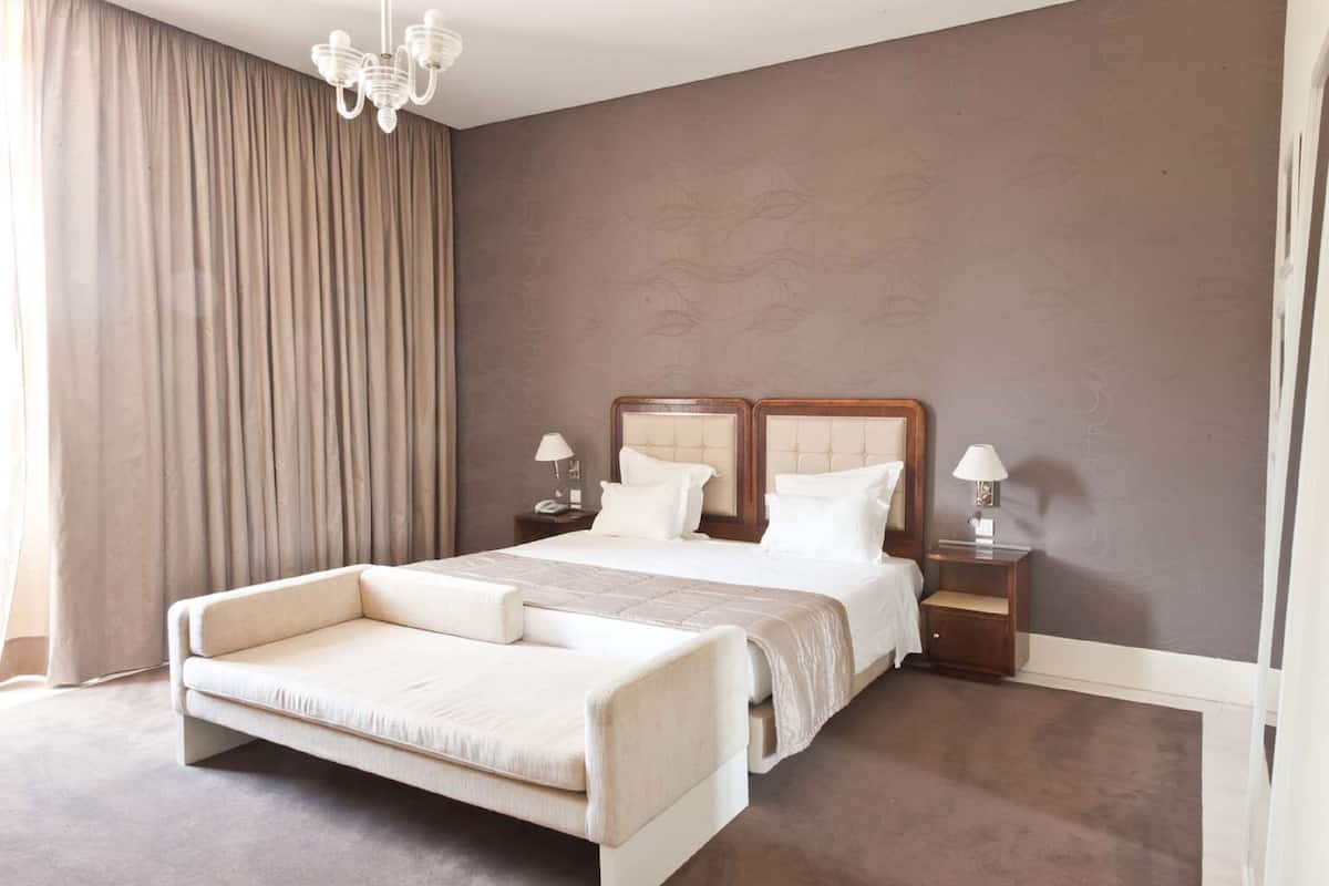 1 bedroom, hypo-allergenic bedding, minibar, in-room safe