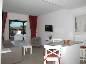Flat-screen TV - Bungalows Playa Limones (Yaiza)