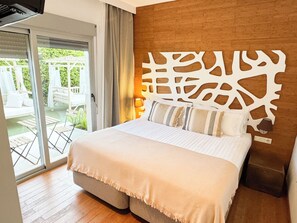 In-room safe, desk, free WiFi, bed sheets - Hotel Boutique Villamor - Only Adults (Denia)