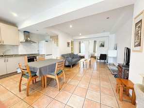 Apartment, 2 Bedrooms, Garden View | Private kitchen