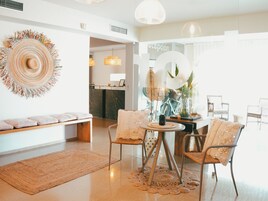 Se ofrece un desayuno bufé (9.50 EUR por persona)