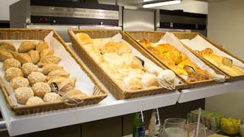 Päivittäinen buffetaamiainen (10.50 EUR per henkilö)