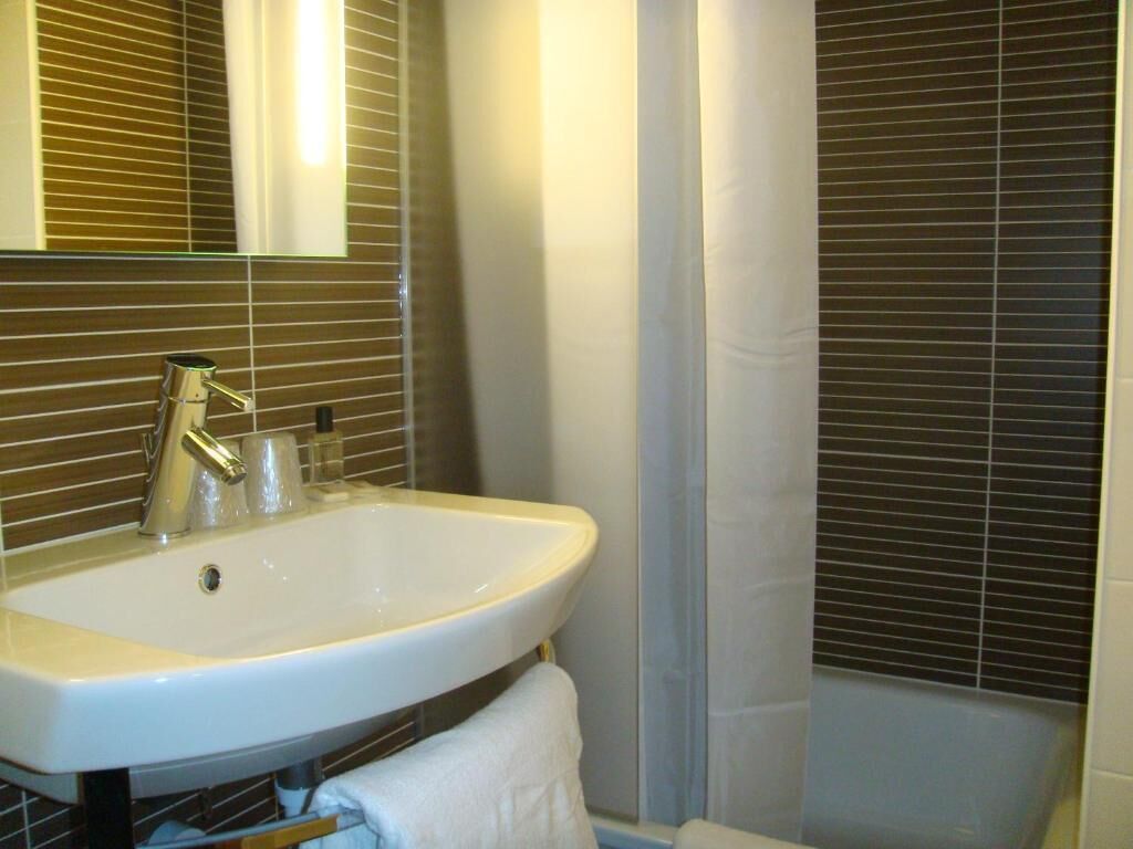 shower, free toiletries, hair dryer, slippers