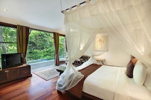 Minibar, in-room safe, desk, laptop workspace - Gending Kedis Luxury Villas & Spa Estate (Jimbaran)