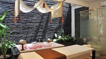 Salas de tratamientos para parejas, bañera de hidromasaje