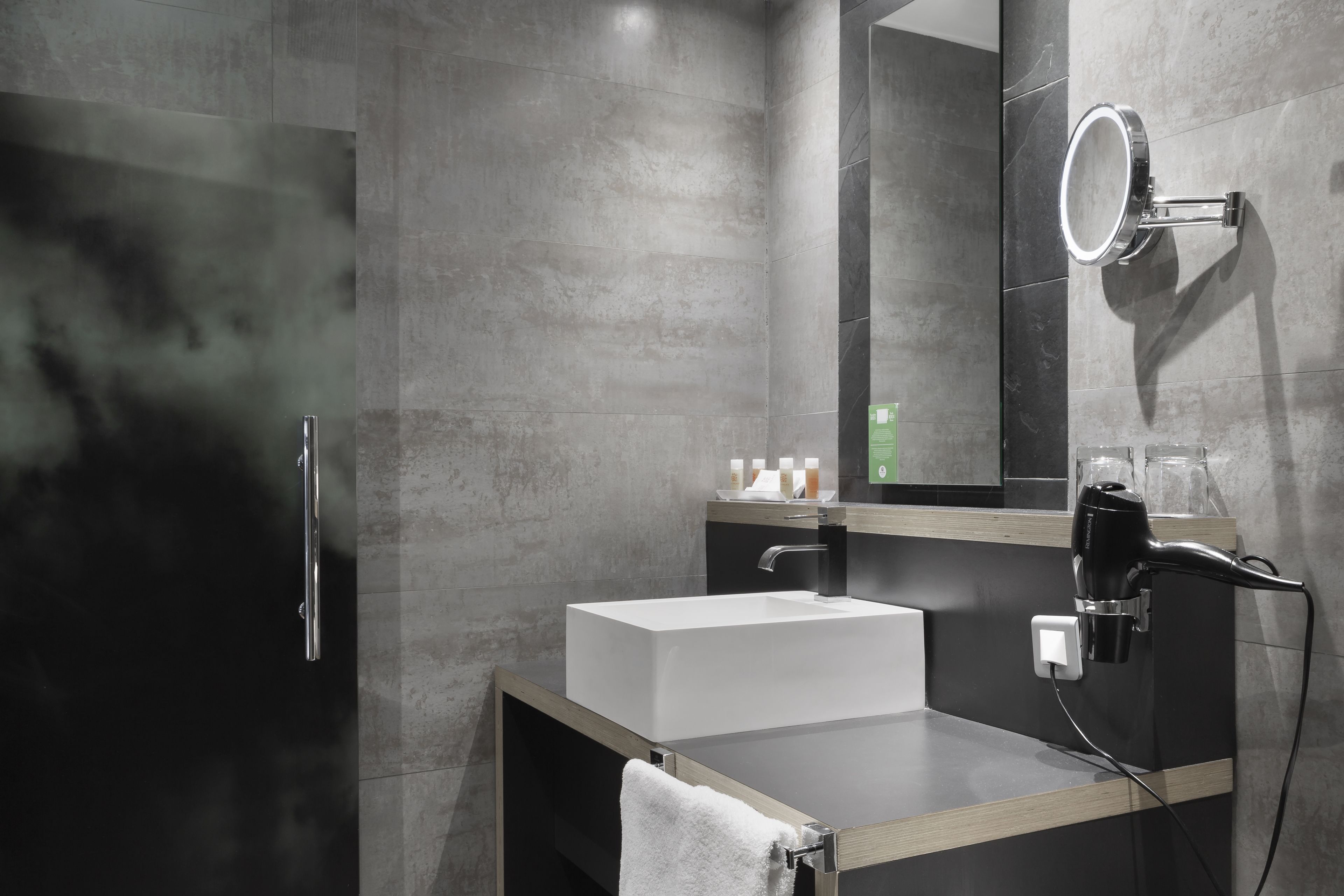 basic double room | bathroom | eco-friendly toiletries, hair dryer, towels