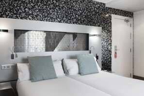 Quadrupla Superior, terrazzo | Minibar, una cassaforte in camera, una scrivania, tende oscuranti