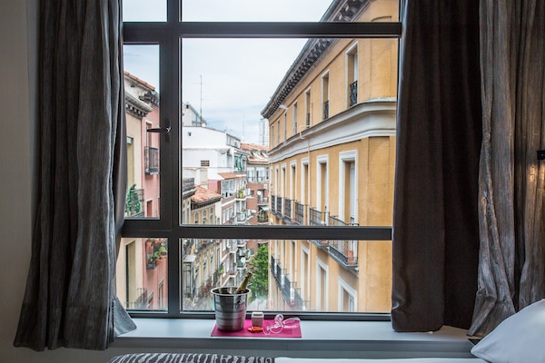 Romantic Room, 1 Double Bed | Minibar, in-room safe, desk, blackout drapes