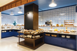 Free daily buffet breakfast