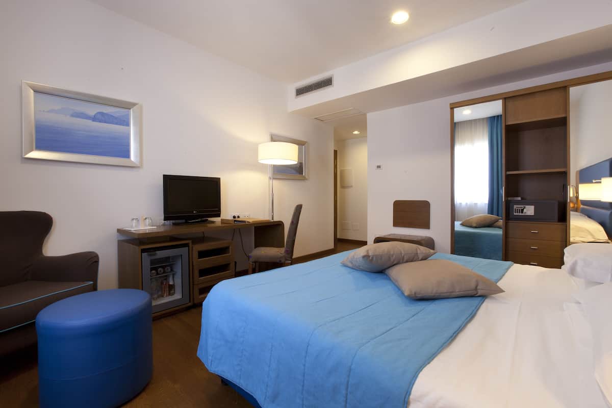 Comfort Double Room | 1 bilik tidur, peralatan tempat tidur premium, bar mini
