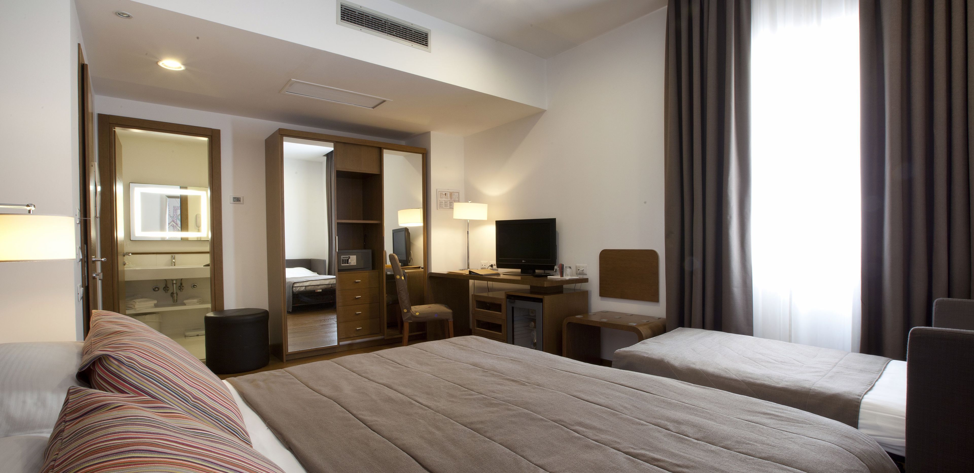 triple room | 1 bedroom, premium bedding, minibar, in-room safe