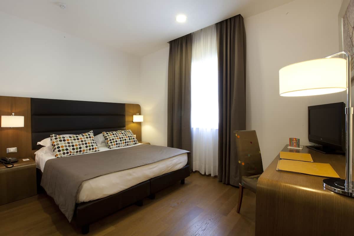 1 bilik tidur, peralatan tempat tidur premium, bar mini
